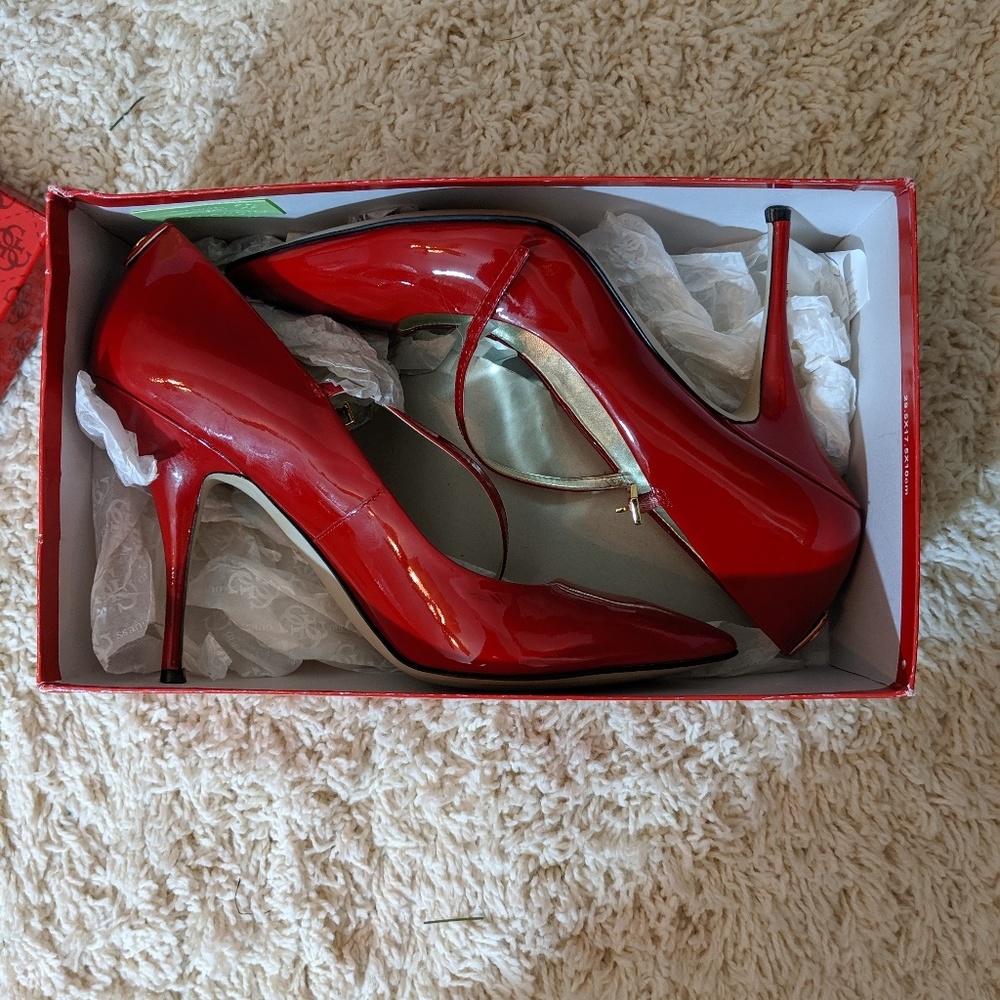 Red Guess heels - Picture 7 of 8